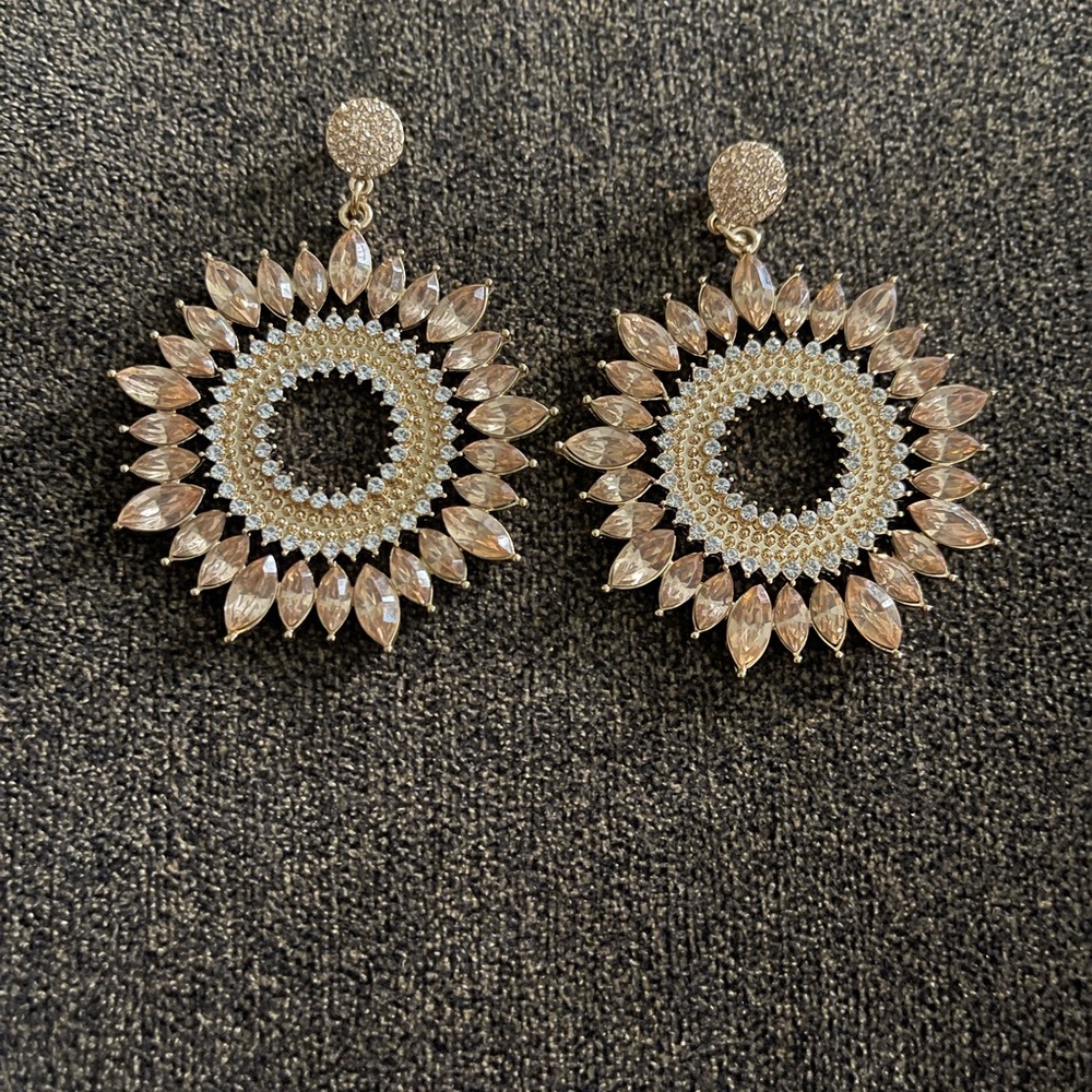 Nude crystal earrings